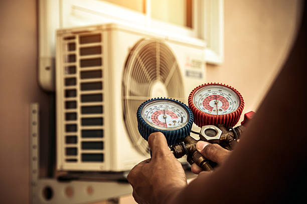Professional Hvac Installation technician working in Lamont, CA